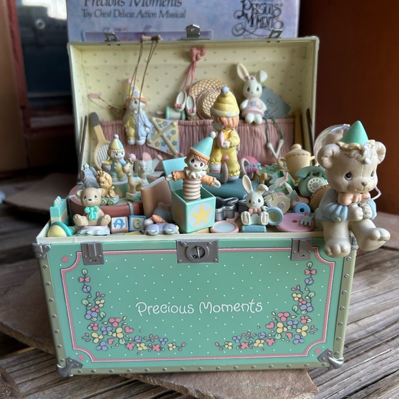 Precious Moments Toy Chest Music Box Pink New in Box - Picture 6 of 16